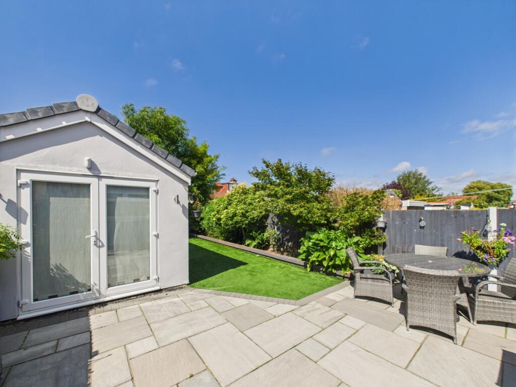 CAM02386G0-PR0139-STILL021 - Copy