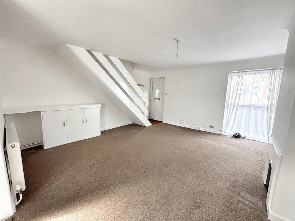 Living room 3.jpg