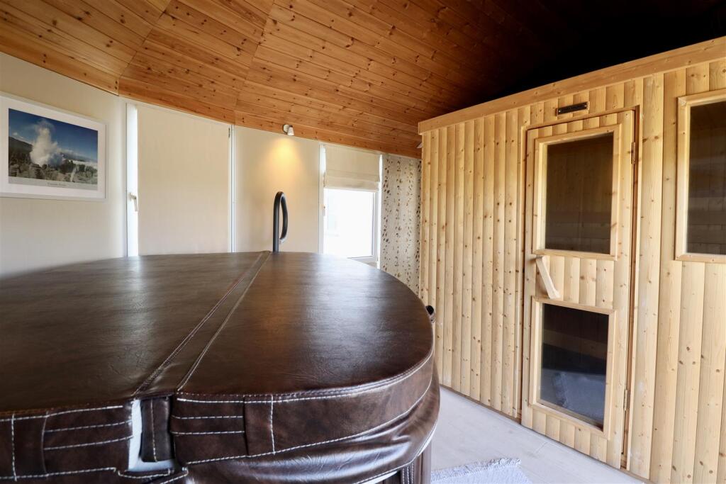 Hot tub &amp; sauna