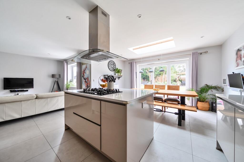 1297268-7-683855b...