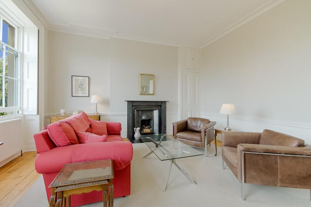 Living Room b.jpg