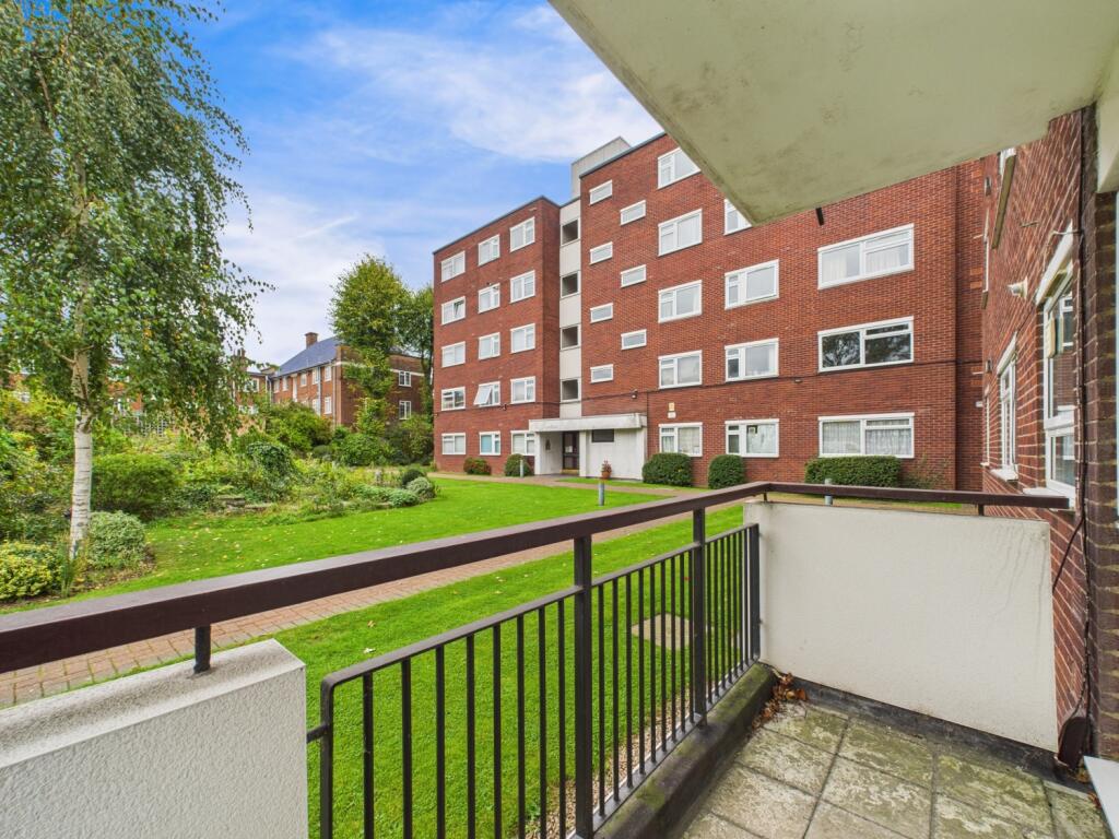 CAM03750G0-PR0075-STILL009