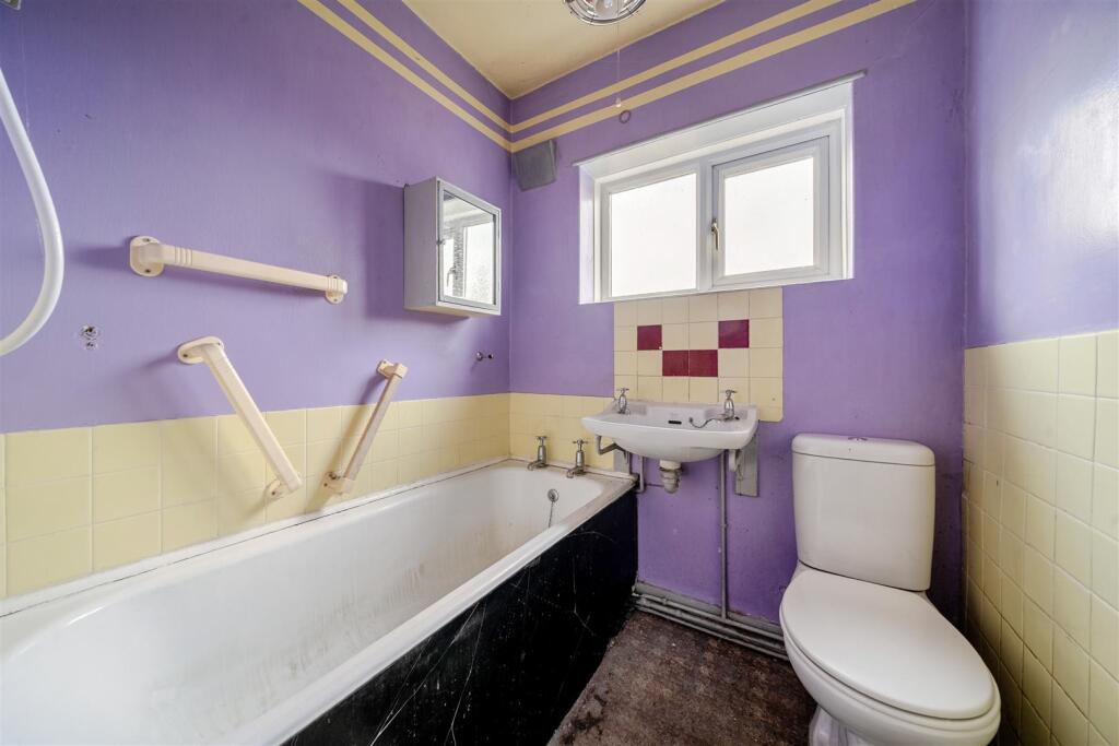 12 Glebe Crescent, Rugby (4).jpg