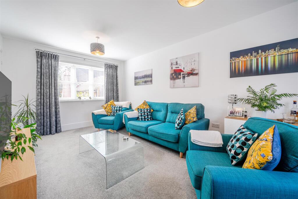 5 Plantation Lane, Towcester