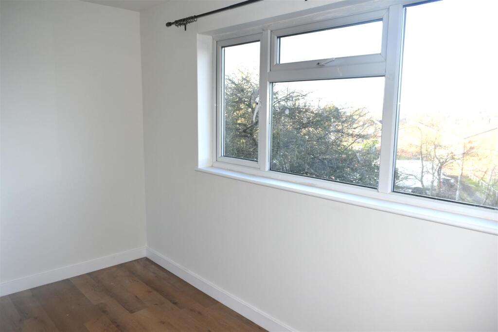 BEDROOM .JPG