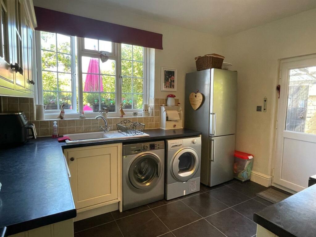 Kitchen1.jpg