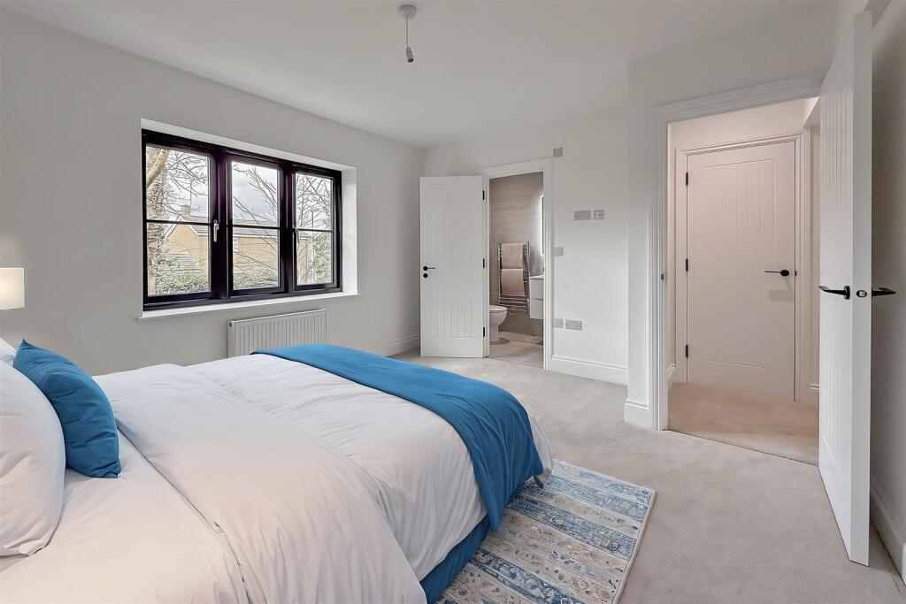 4RoseGardens-48 - Bedroom - Standard - 5.jpg