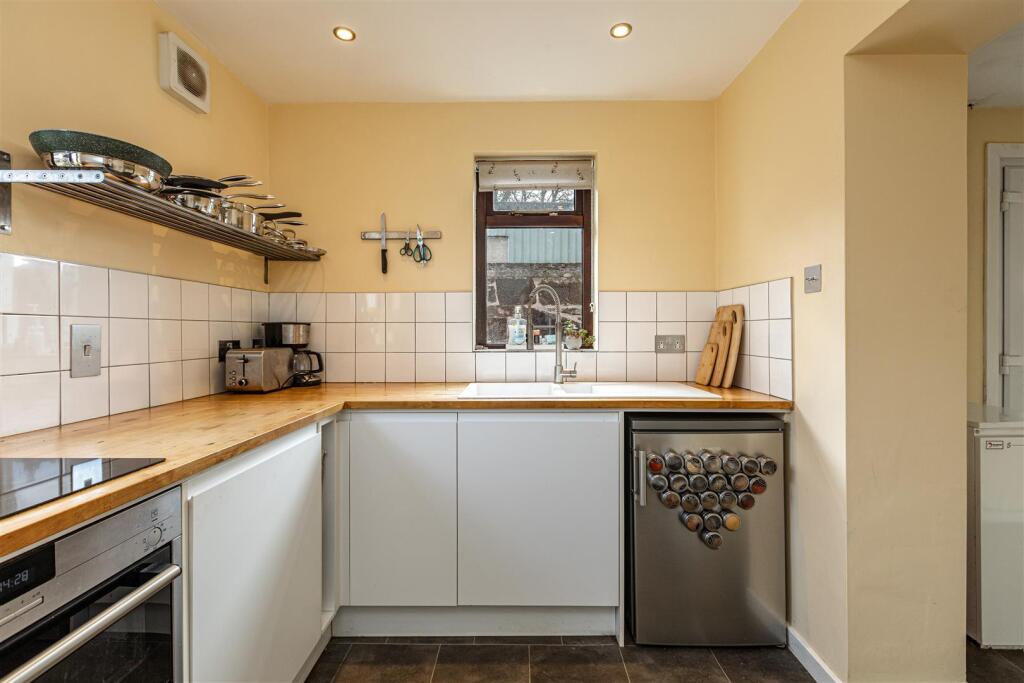 2 Alpine Crescent Thornhill 19.JPG