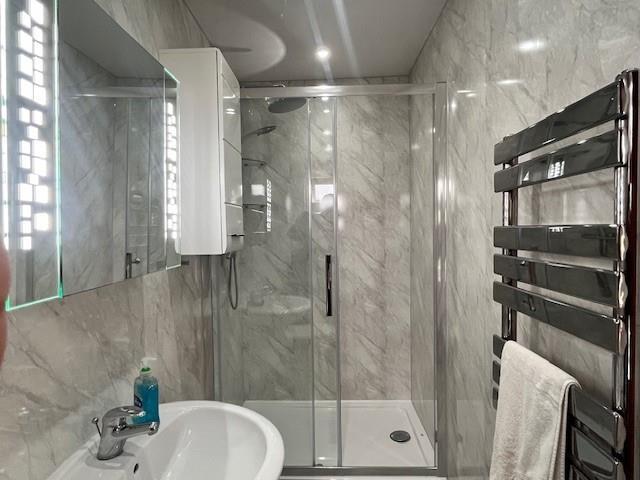 bedroom 2 ensuite shower room2.jpg