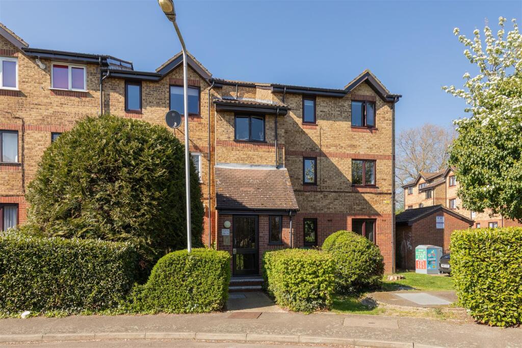 Green Pond Close, E17