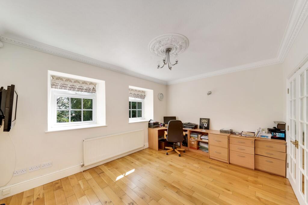 OFFICE / DS BEDROOM