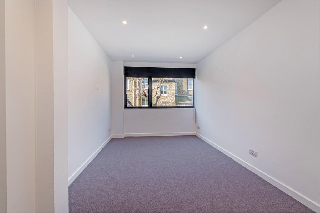 53 Slaidburn St B...
