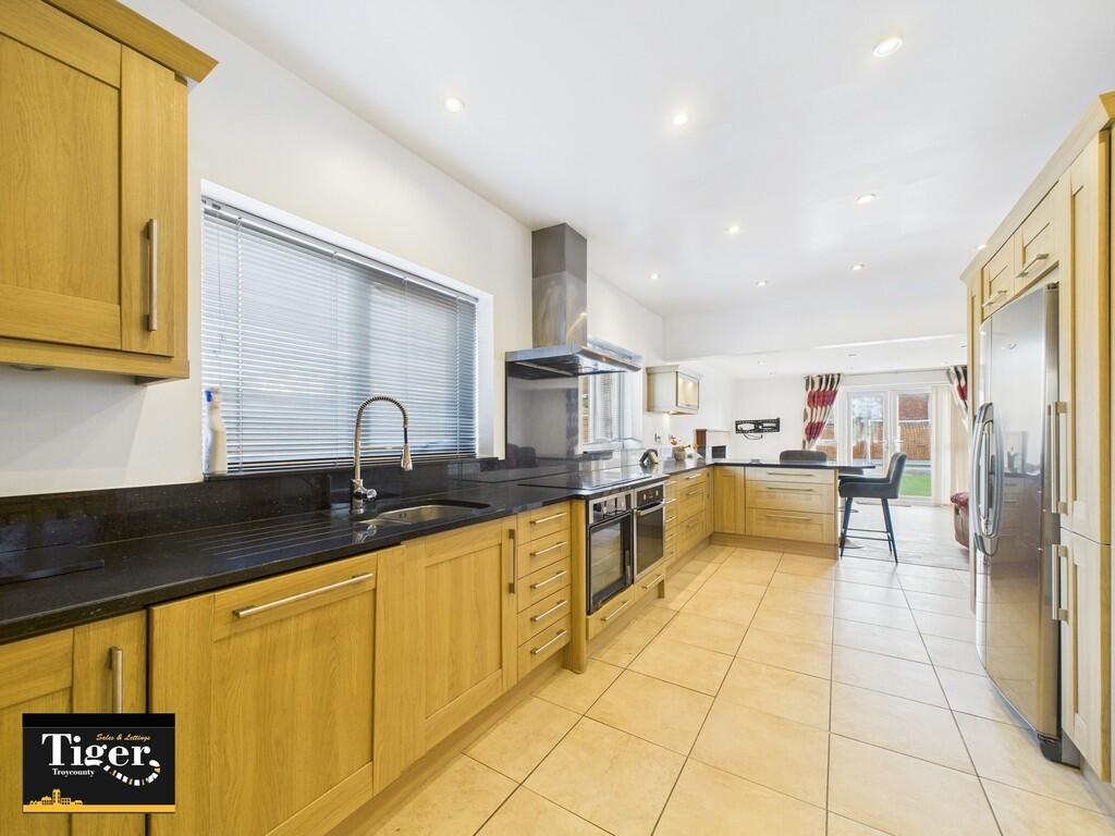 CAM02176G0-PR0509...