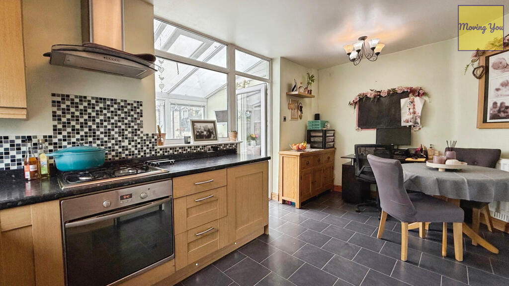 Kitchen/ Dining area