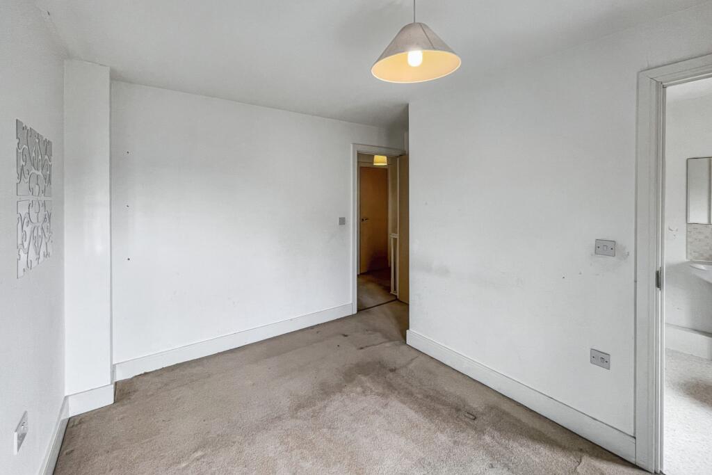 40 Reynolds Avenue, Redhill, Surrey, RH1 1TJ