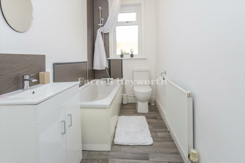 Rear Flat Bathroom 