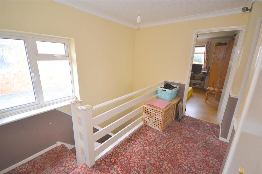 FIRST FLOOR LANDING