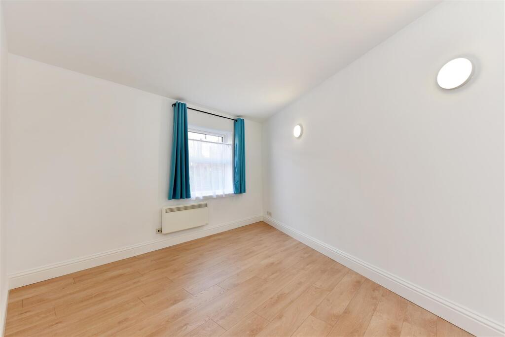 Thames Circle (1).JPG