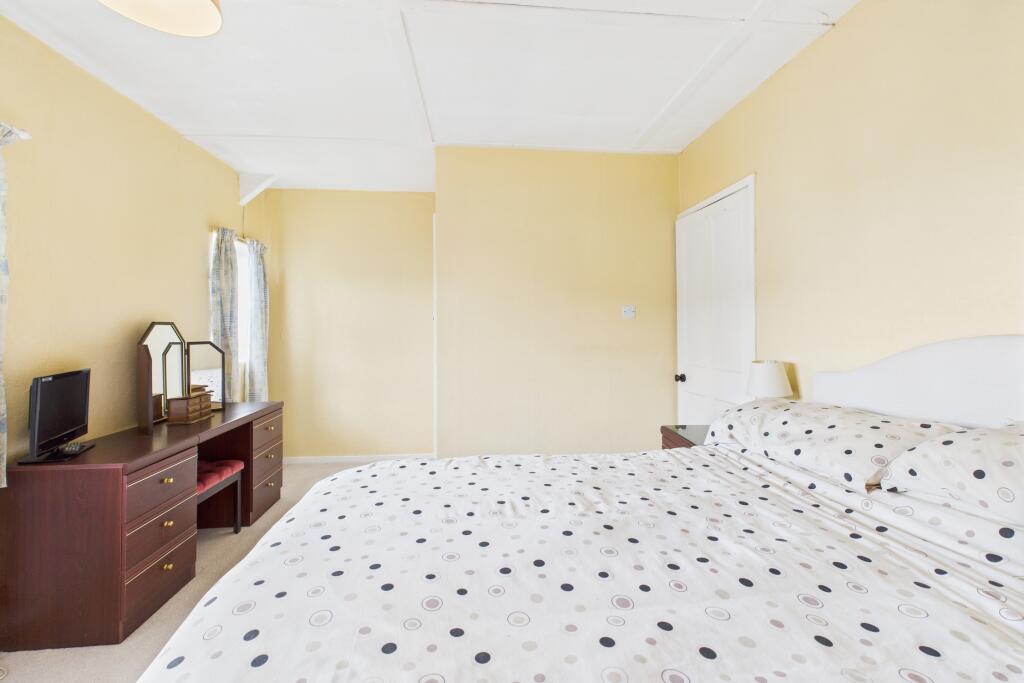 CAM04201G0-PR0096-STILL020