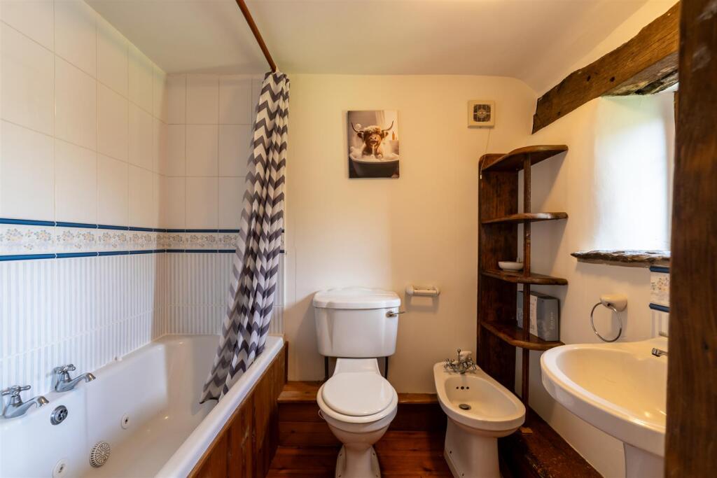 Bedroom 1 En-Suite Bathroom