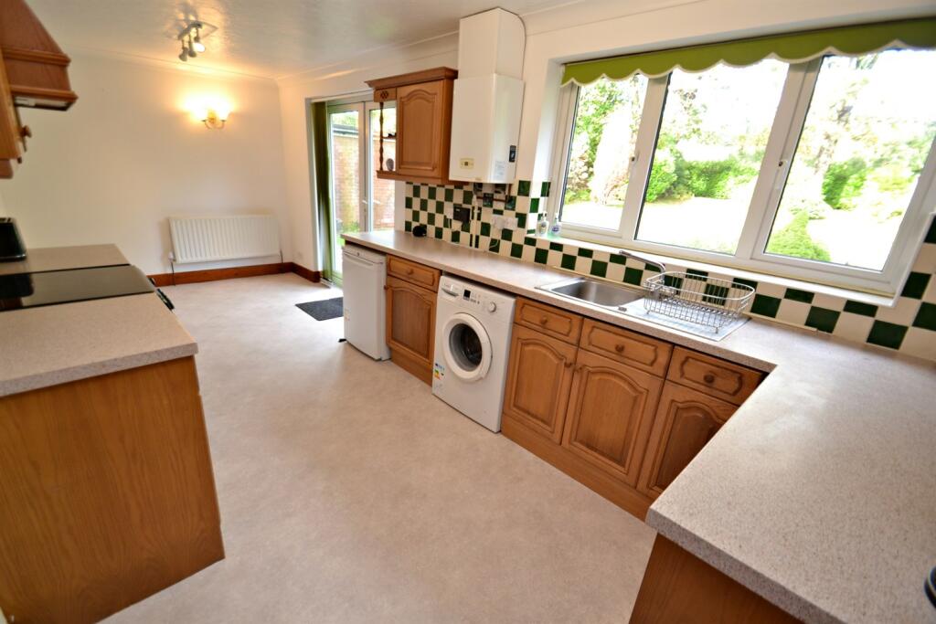 Kitchen/Breakfast Ro