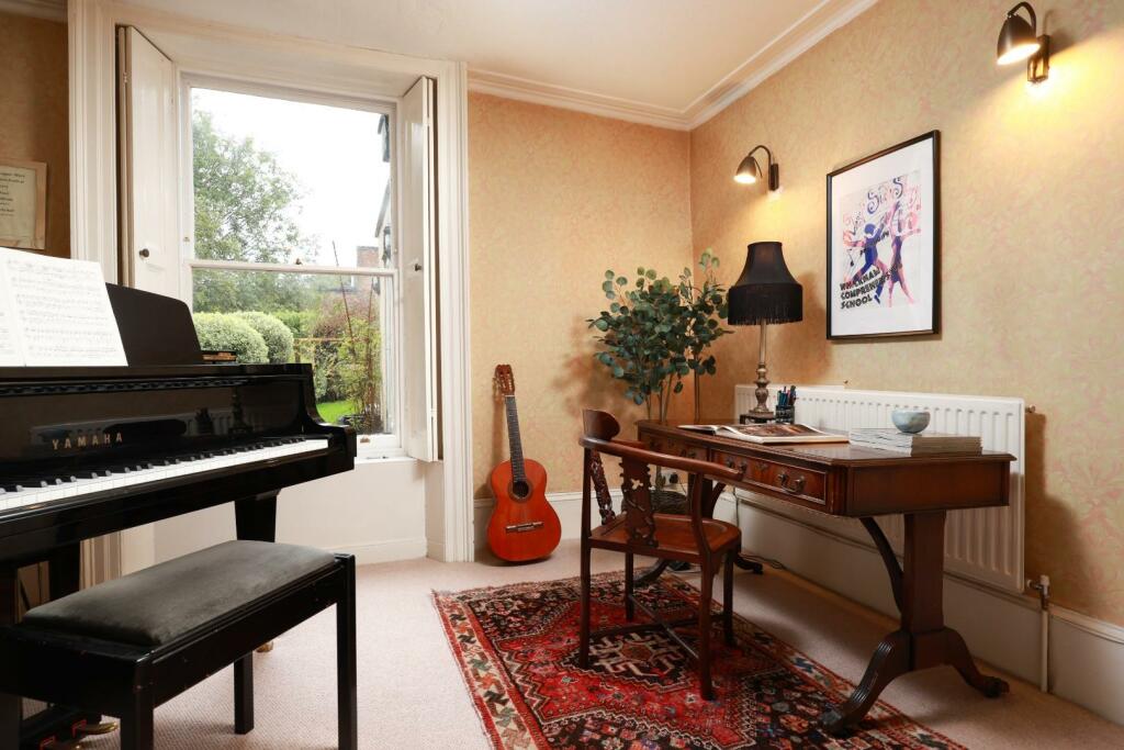 24 Montague Hill 19.JPG