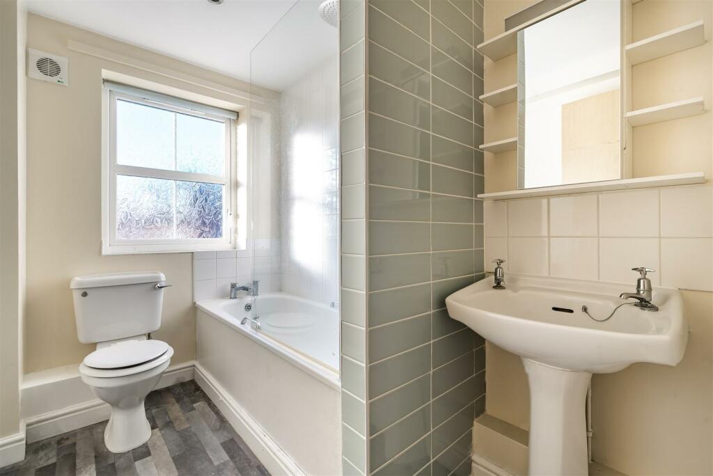Family Bathroom.jpg
