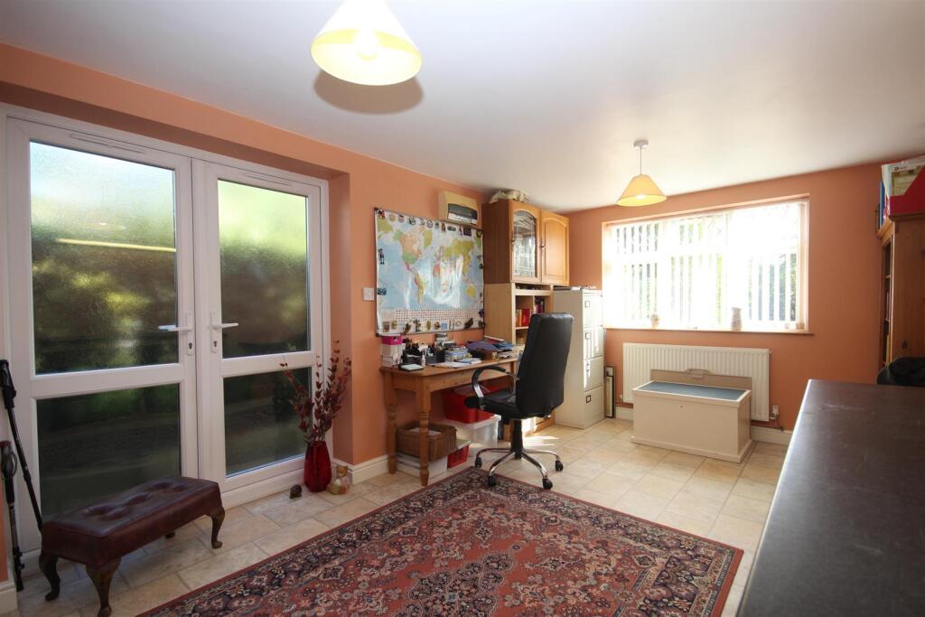 FAMILY ROOM/BEDROOM 4