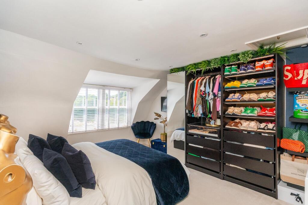 F21GHCN - Bedroom E.jpg