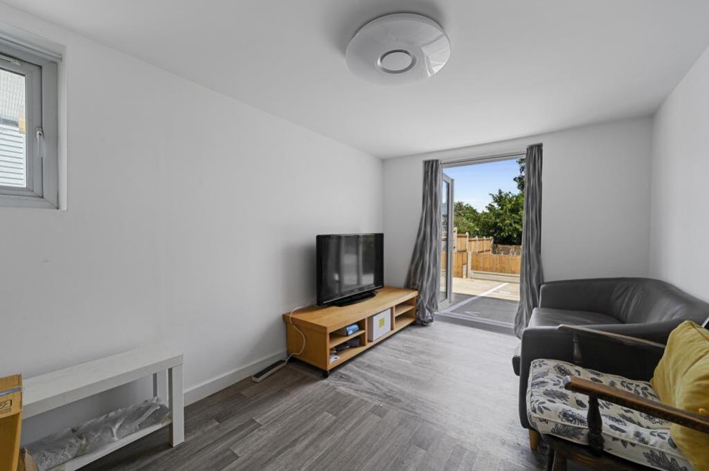 PT-CON-Flat1AHarwichRoad-4_lge