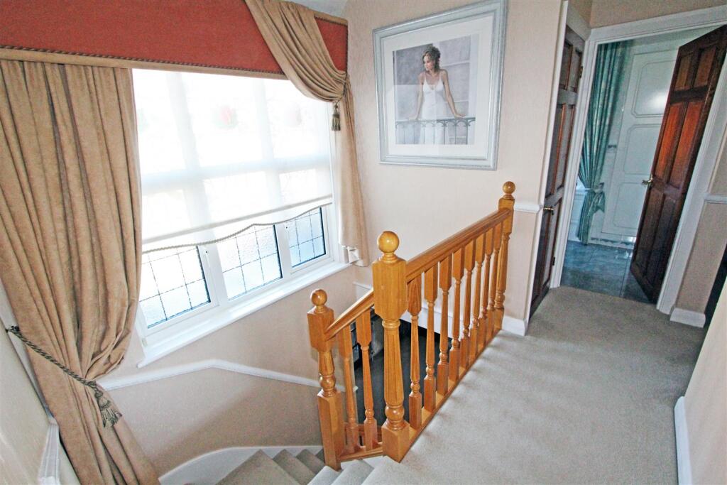 IMG_5164 landing stairs.jpg