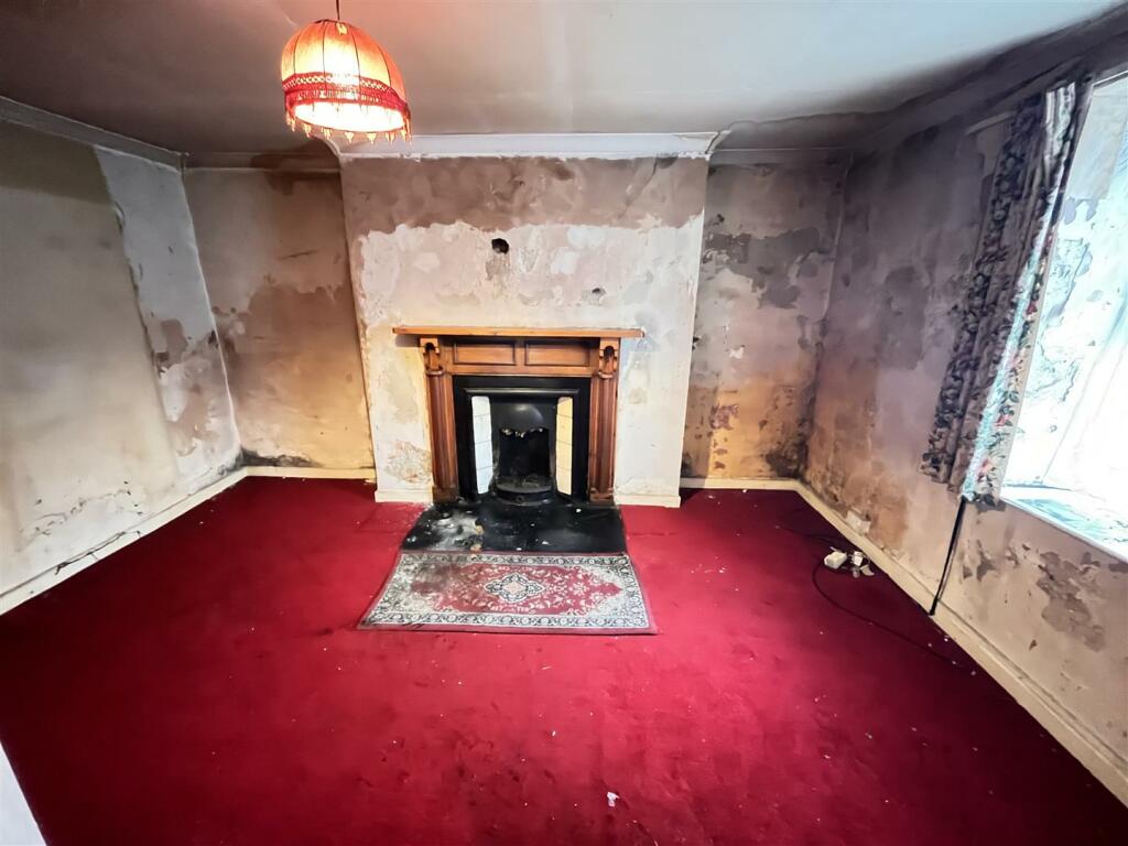 living room 2nd.JPG