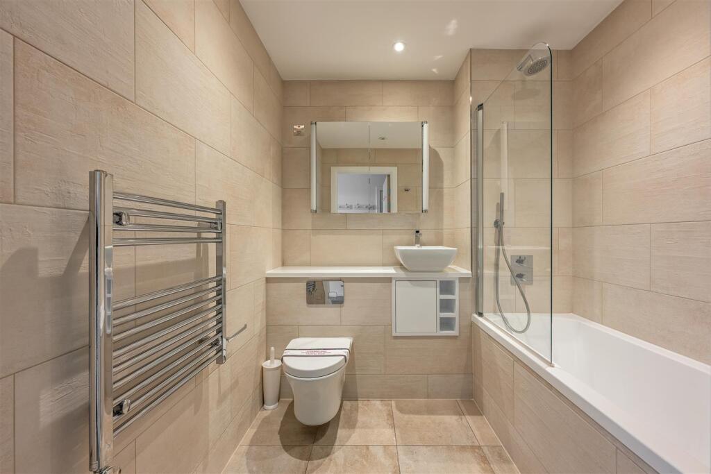 Station Approach, E17