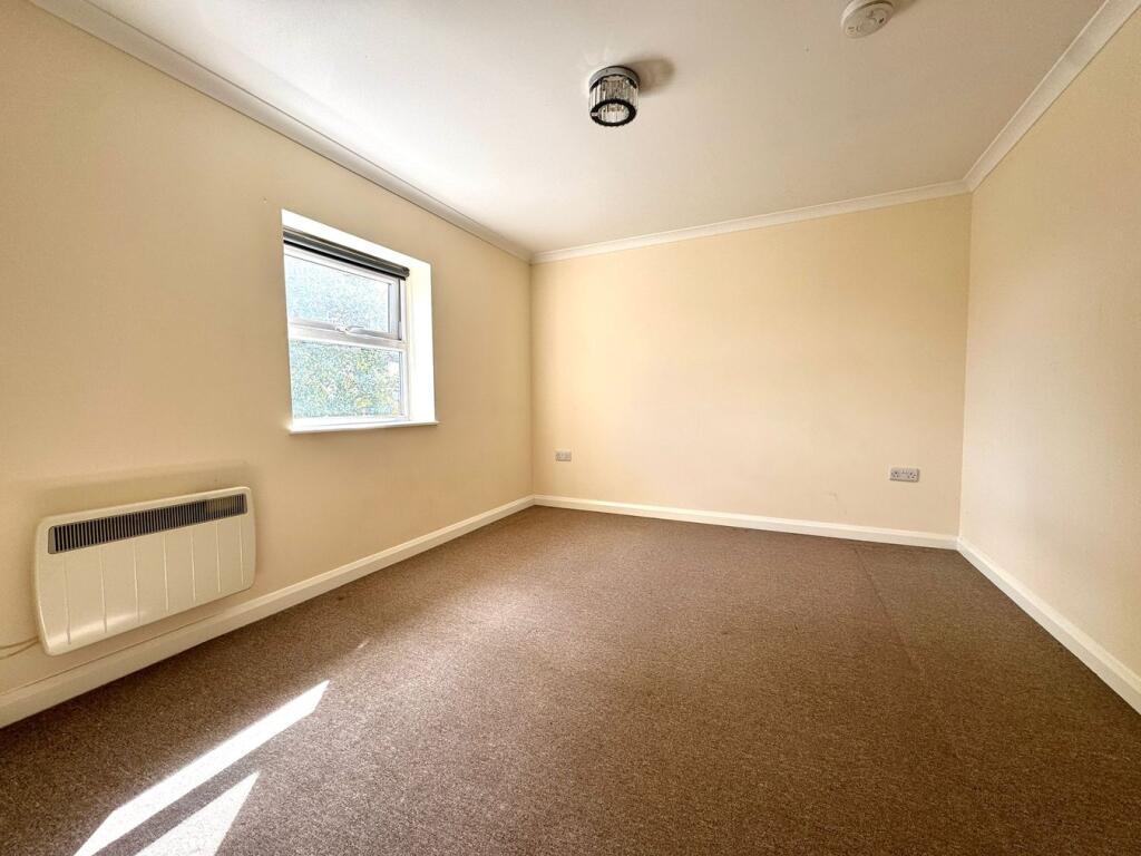 Bedroom Picture 2 
