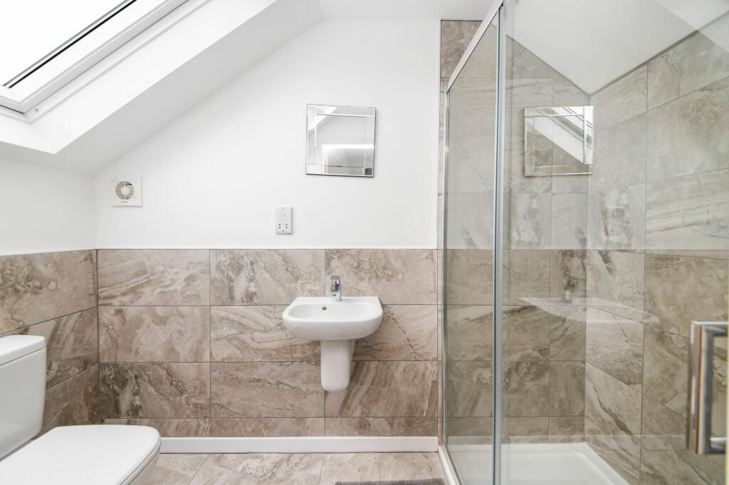 EN-SUITE SHOWER ROOM