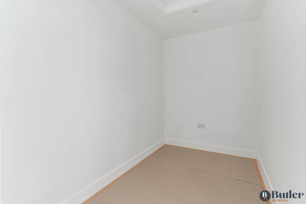 Walk-in dressing room