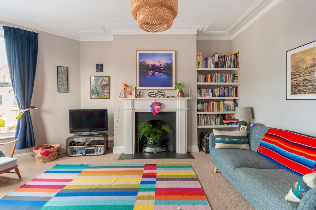 0R5RKE - Living Room D.jpg