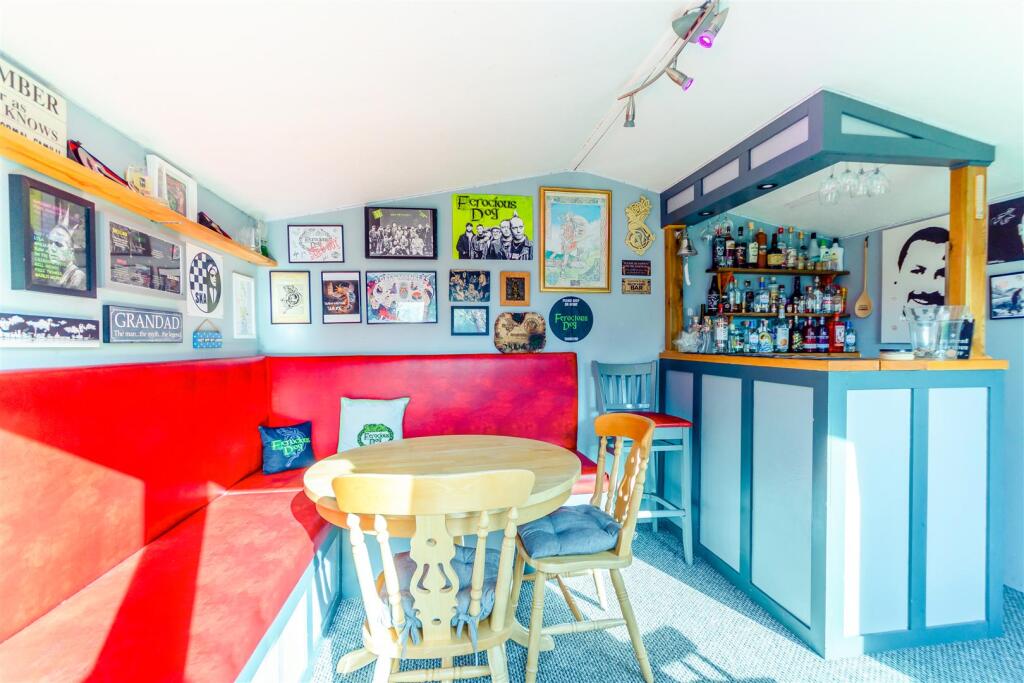8638099-interior31v2.jpg