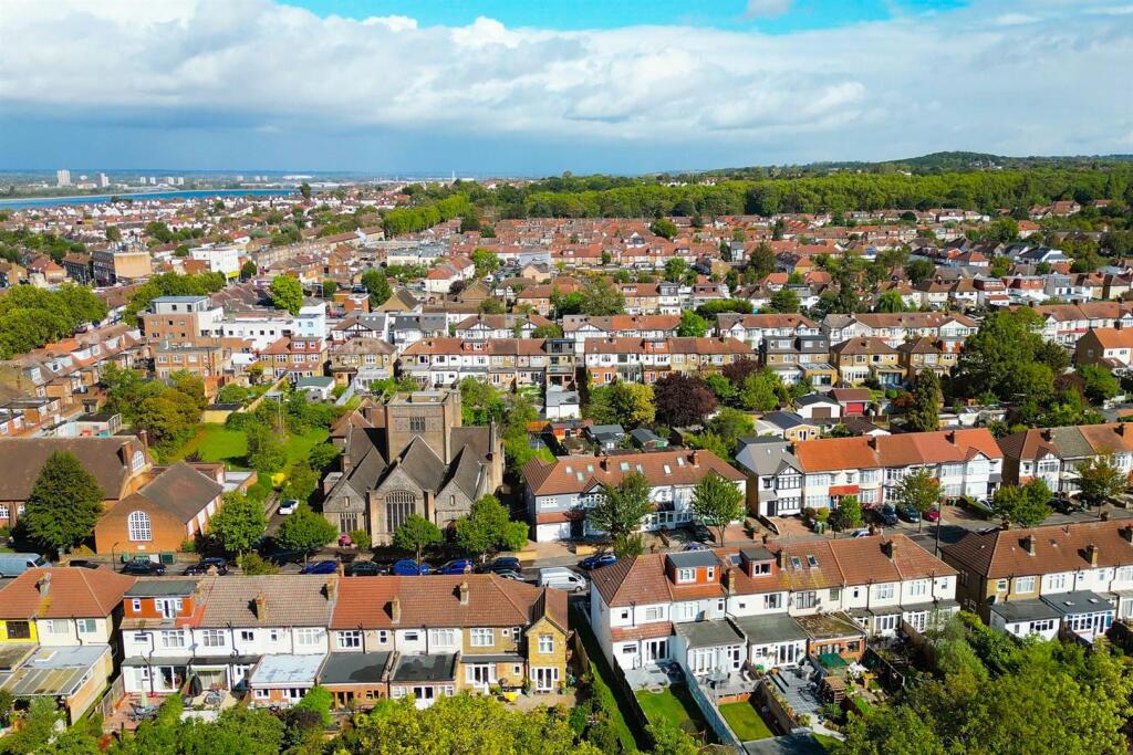 Larkswood Road-3.jpg