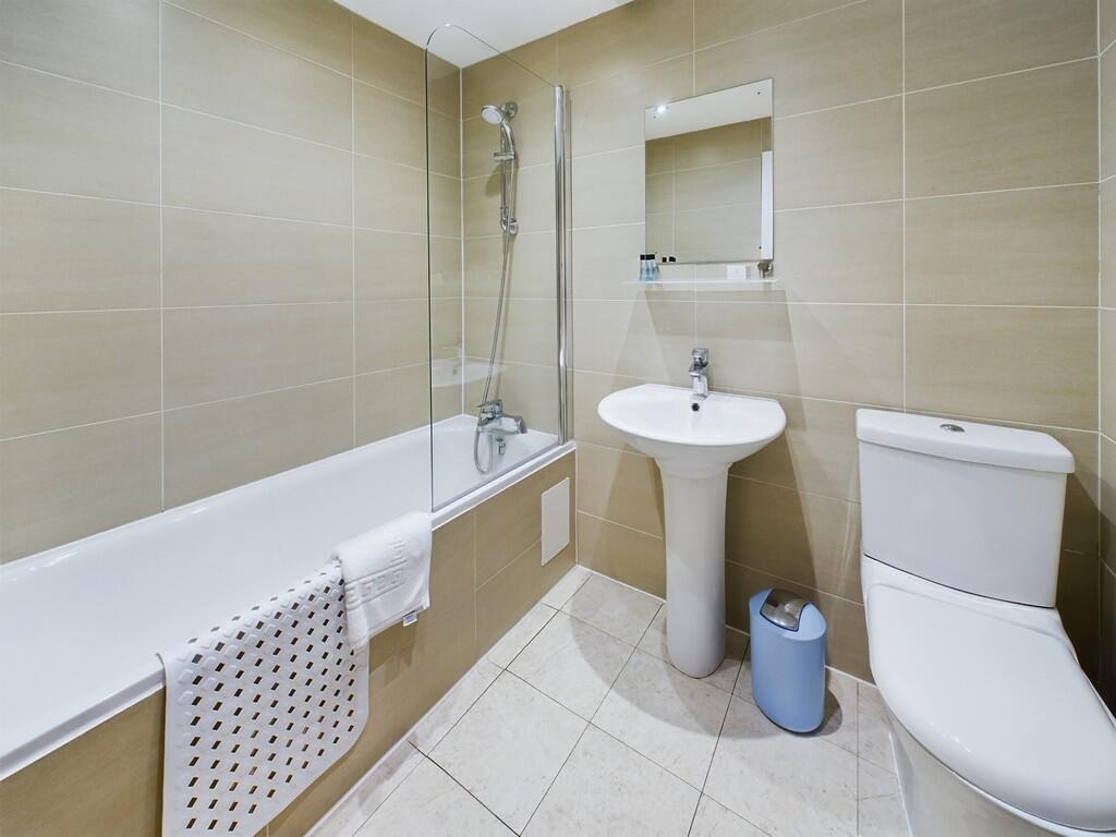 CAM02089G0-PR0415...