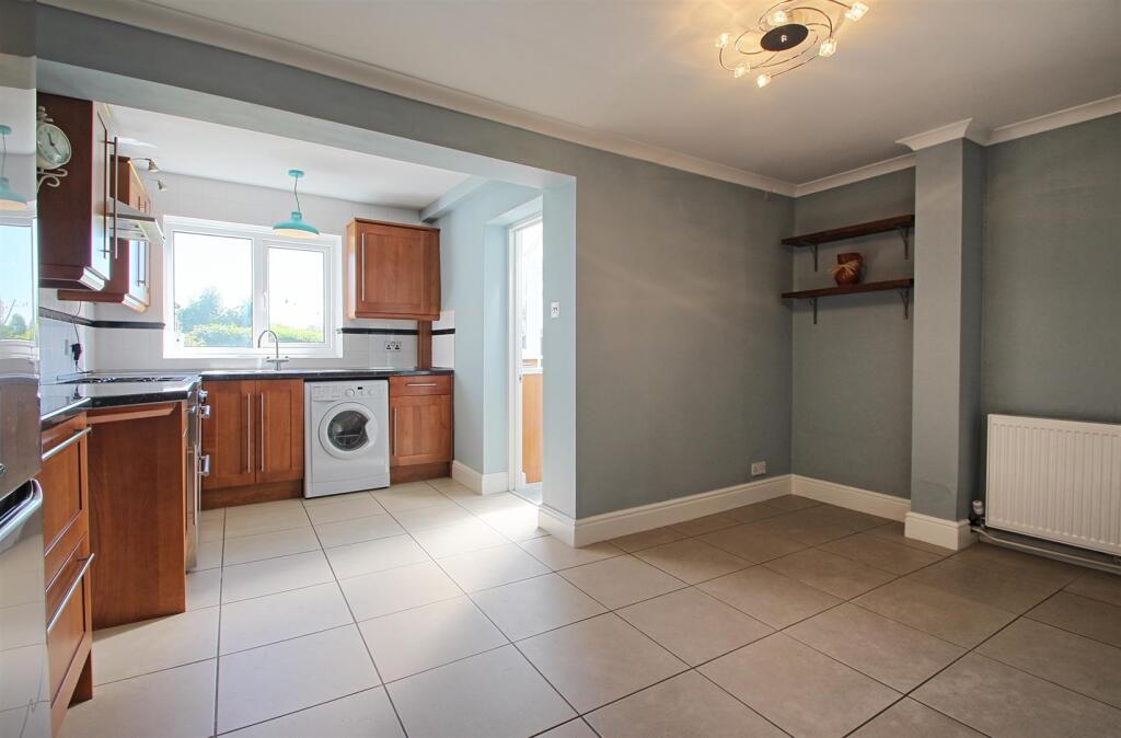 KITCHEN/BREAKFAST ROOM