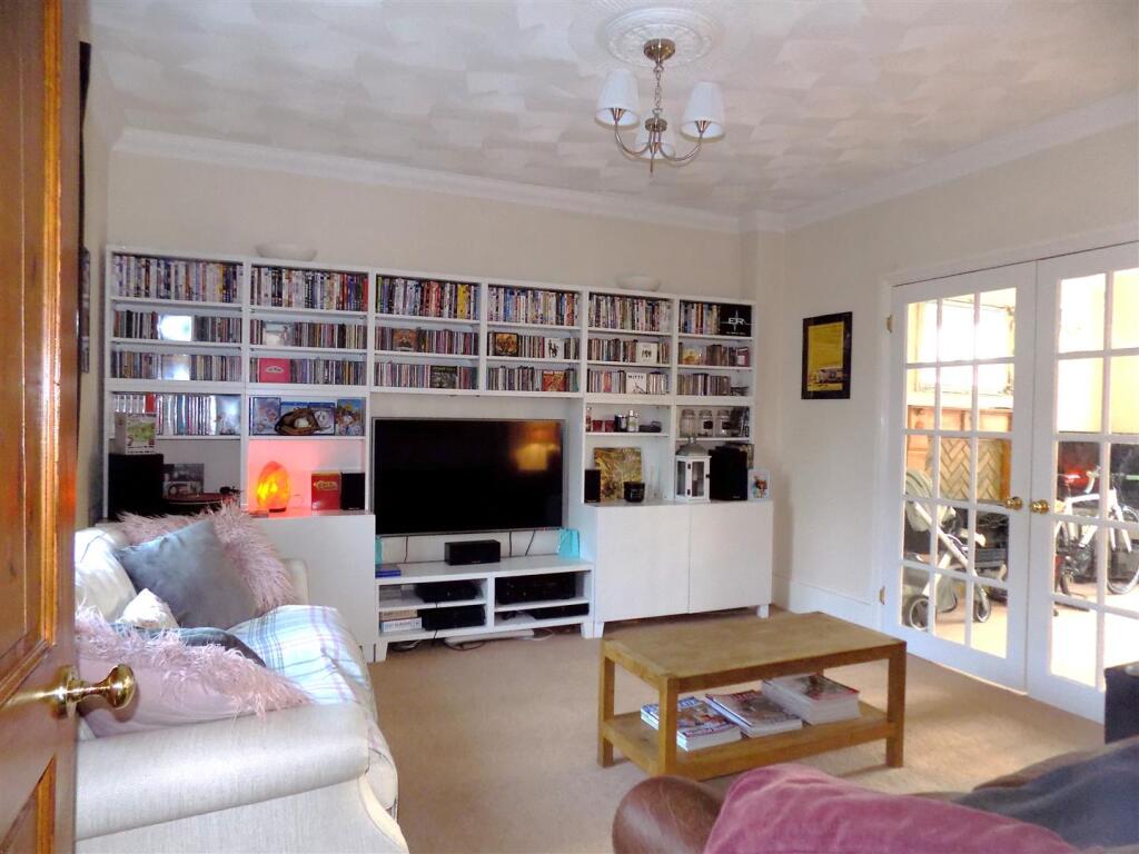 Snug / 2nd Reception