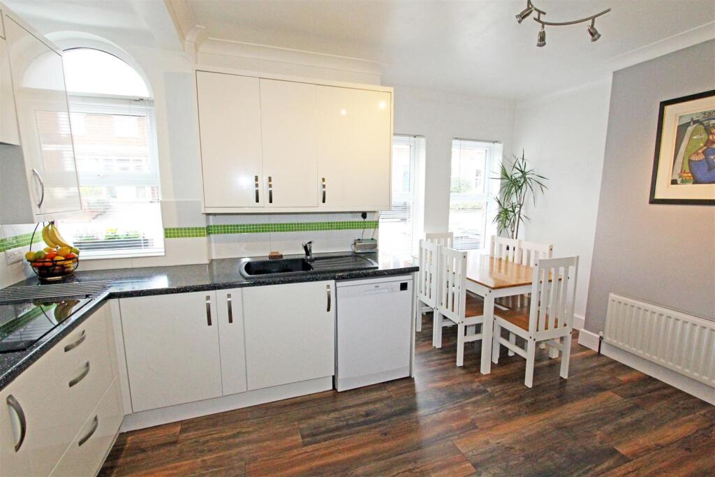 IMG_5000 kit dine.jpg