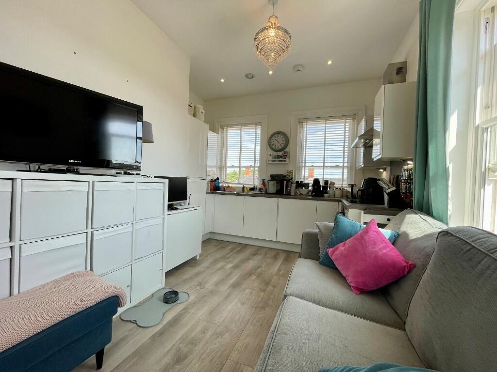 Lounge Kitchen