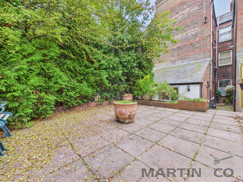 Garden/Front