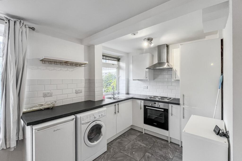 3 The Sheraton, St Marks Hill, Surbiton, KT6 4PY