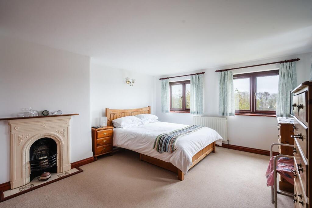 7 - bed 1.jpg