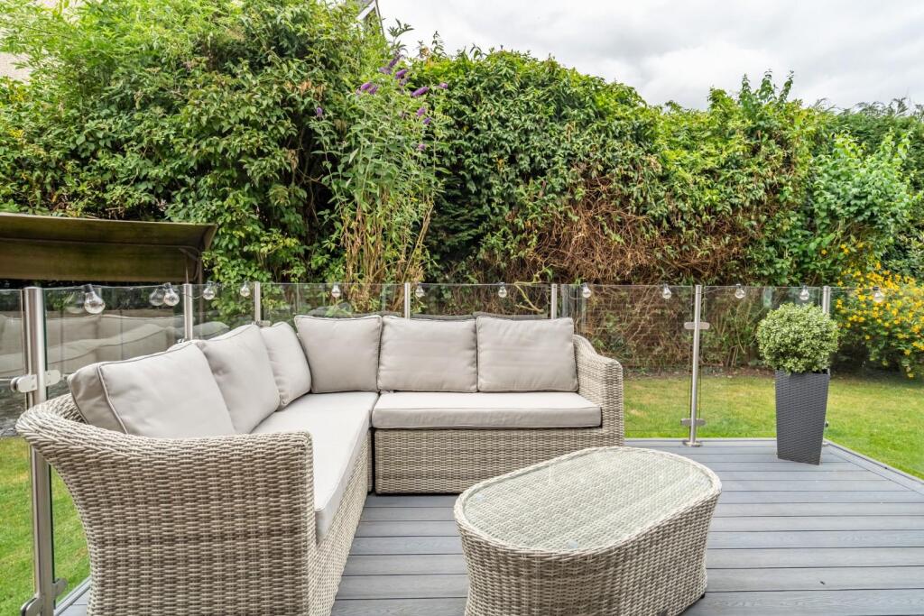 manor farm close-5.jpg