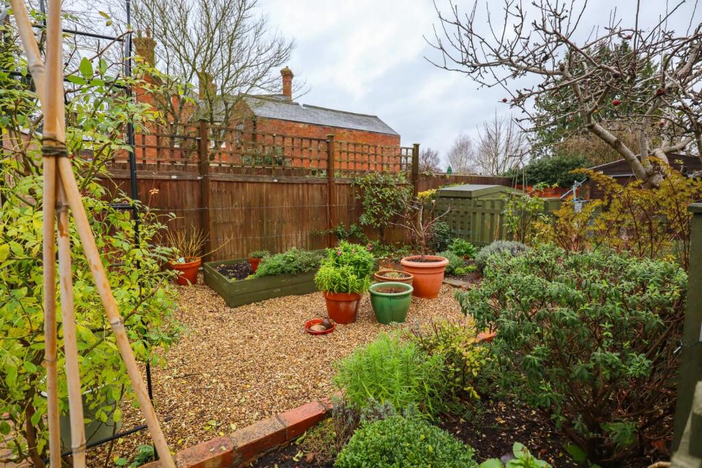 Rear garden (2).jpg