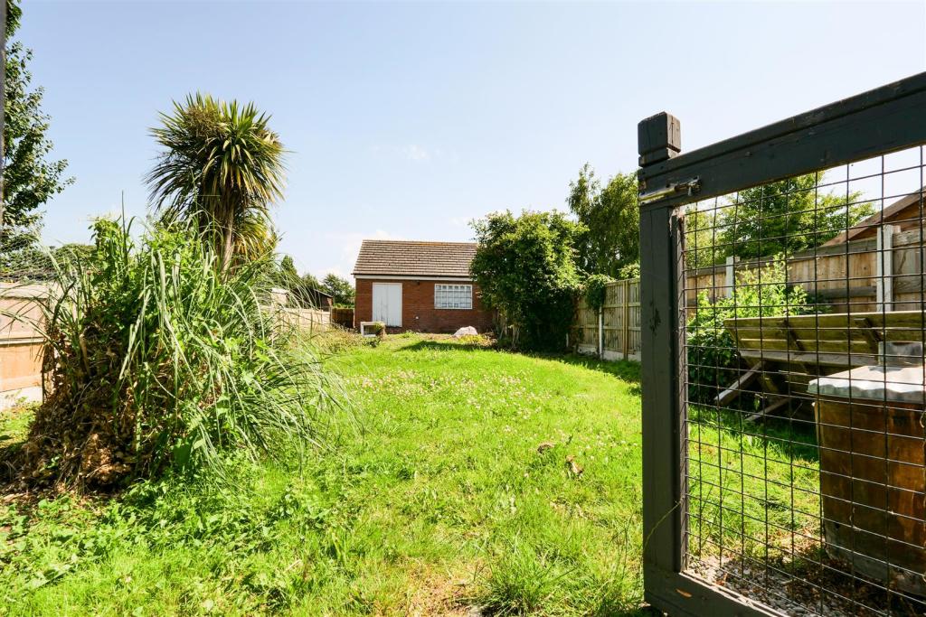 GARDEN 2.jpg